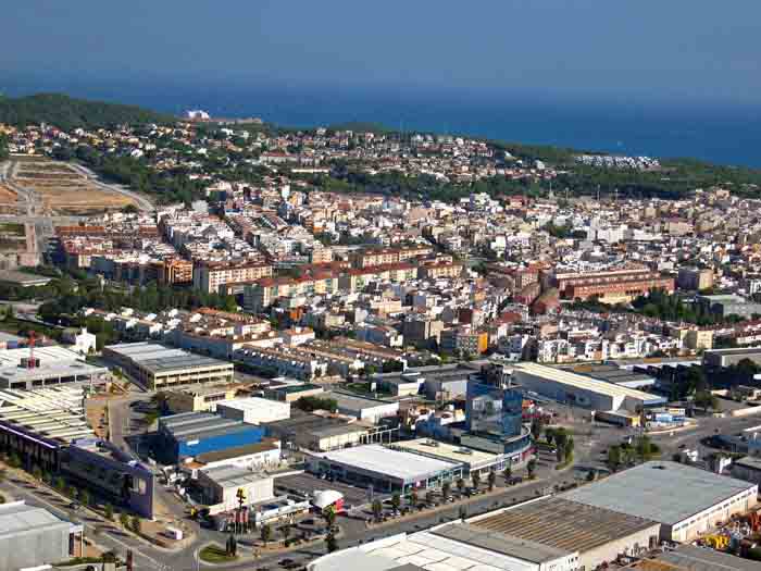 Imatge de la refineria del polígon nord de Tarragona que inclou les instal·lacions de la petroliera Repsol. ACN