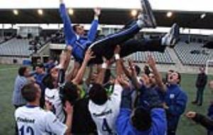 Els jugadors del Prat, celebrant el títol de lliga