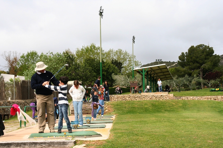VD. Molts curiosos van acostar-se al Pitch&Putt
