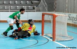 Manel Garcia, marcant el primer gol del dia
