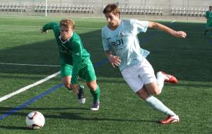 Camacho, intentant superar un rival