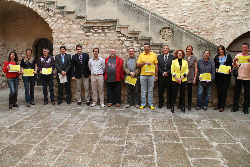 Ajt Vilanova i la Geltrú.  Fotografia de grup dels guardonats i l'organitzacíó 