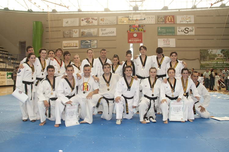 VD. Imatge de grup amb alguns dels esportistes