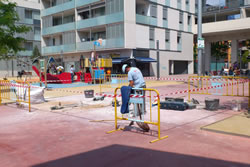 Ajt Vilanova i la Geltrú. S'inicien els treballs per instal·lar l'escultura 'Ariadna en el Cercle', d'Òscar Estruga 
