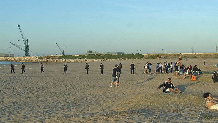 VD. Ressaca de la revetlla de Sant Joan a la platja