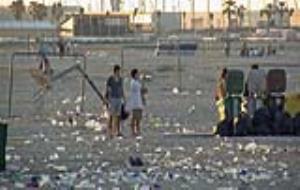 Ressaca de la revetlla de Sant Joan a la platja