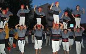 Imatges del cercavila dels Castellers de les Roquetes