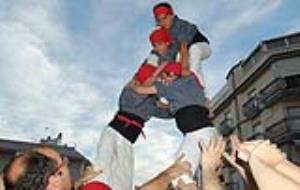 Imatges del cercavila dels Castellers de les Roquetes