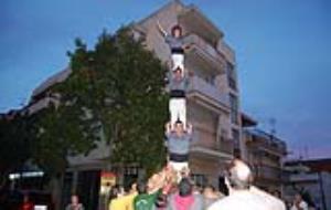 Imatges del cercavila dels Castellers de les Roquetes