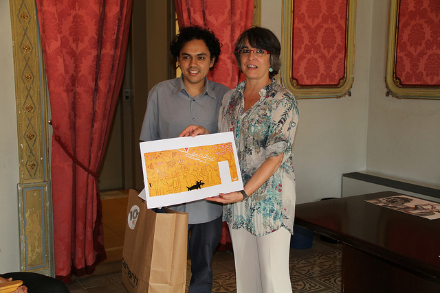 VD. El guanyador, amb la regidora de Cultura