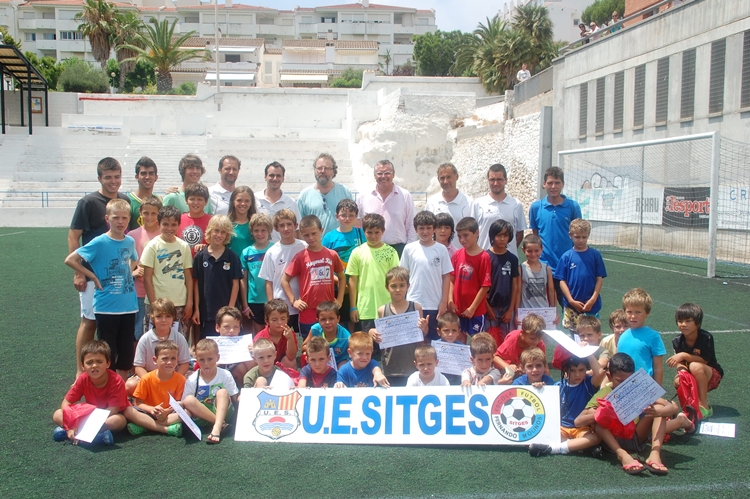 VD. Carlin i Rovinson, amb els nens del campis