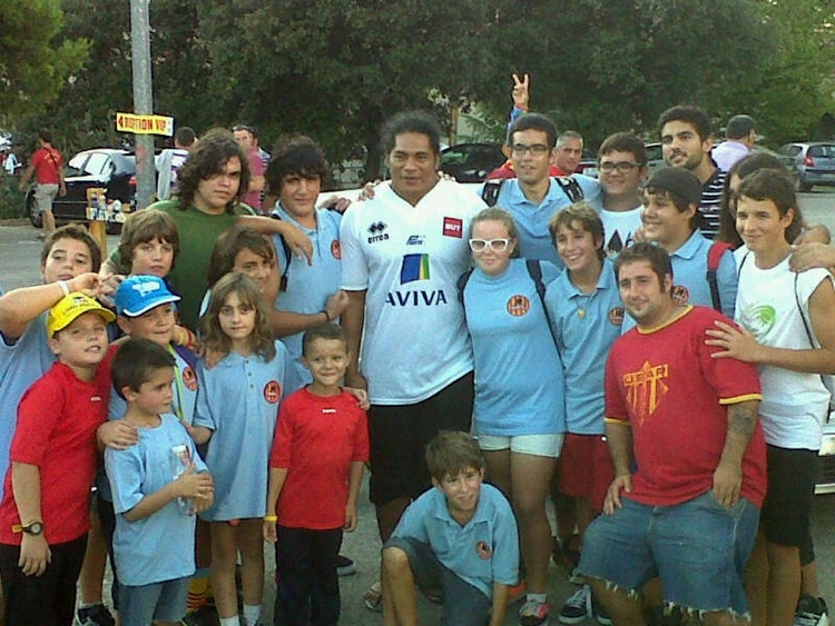 VD. Membres del SEL, a les portes de l'Estadi Lluís Companys