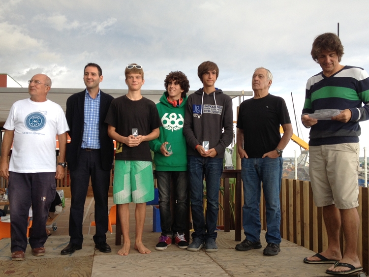 VD. Els tres juvenils, amb el guardó
