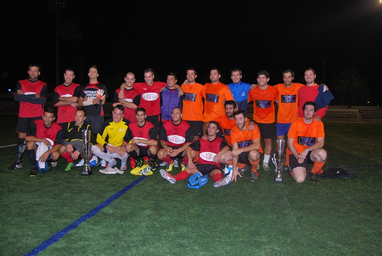 VD. Els campions, amb la copa