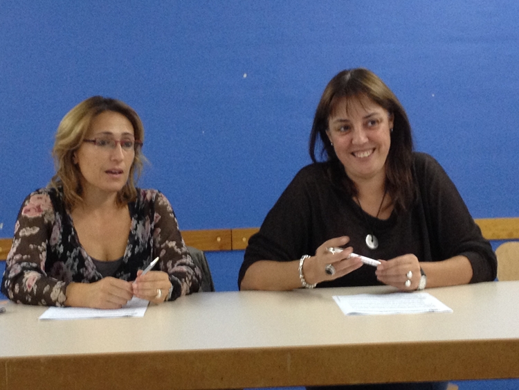 VD. Les dues presidentes, signant l'acord