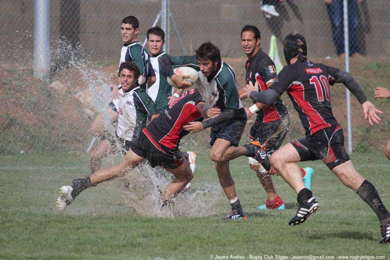 J.Andreu. Imatge espectacular del duel entre Sitges i Eivissa