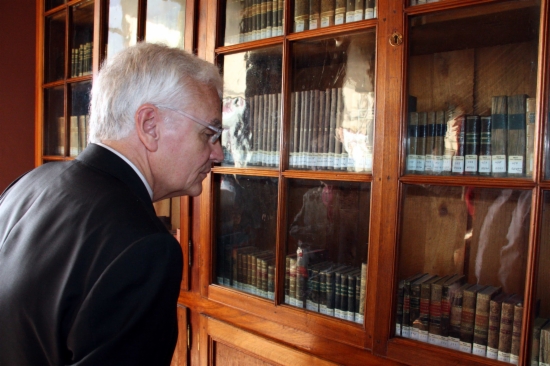 ACN. El conseller de Cultura, Ferran Mascarell, al Centre d'Interpretació del Romanticisme a la Masia d'en Cabanyes