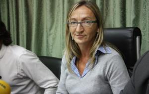 L'alcaldessa de Cunit, Montserrat Carreras, al consistori.  ACN