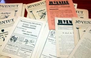 Detall del conjunt d'exemplars de la revista Joventut que s'han donat a l'arxiu municipal de Mollerussa.  ACN