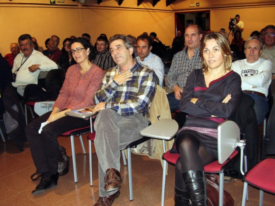 Josep Andreu, amb la secretària general d'ERC, Marta Rovira, durant un míting al Vendrell. ACN