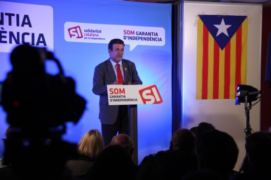 El candidat de Solidaritat Catalana per la Independència (SI), Alfons López Tena, aquest diumenge al vespre a Vilanova i la Geltrú . ACN
