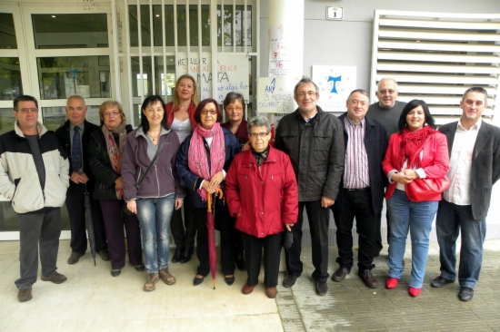 El candidat del PSC a Tarragona, Xavier Sabaté, s'ha reunit amb veïns i regidors de l'Arboç. ACN