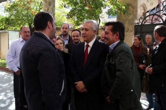 Javier Arenas ha donat suport al candidat del PPC a Tarragona, Rafael Luna, en una visita a 'La Giralda' de l'Arboç 