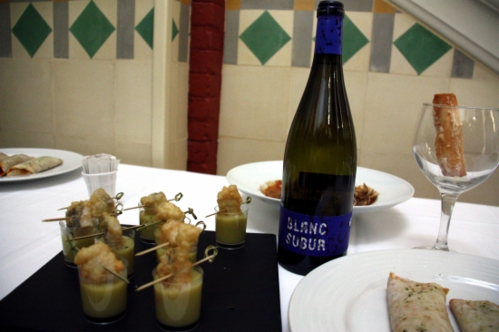 Una tapa acompanyada d'un Blanc Subur de malvasia de l'Hospital Sant Joan Baptista  