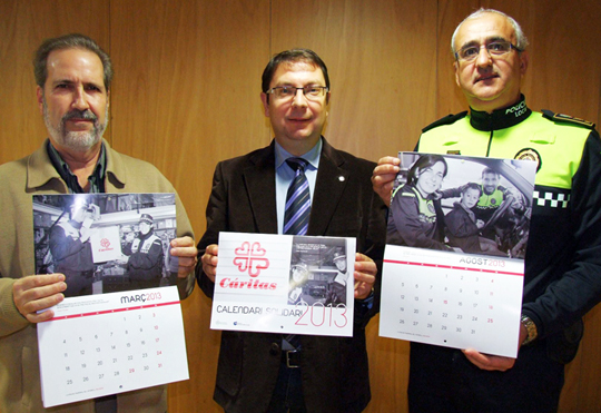 Presentació del calendari solidari de la policia local del Vendrell