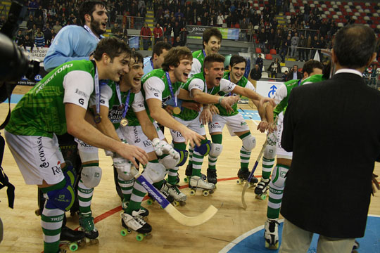 Els jugadors del Liceo celebrant la victòria. foto/ Hockey Club Liceo