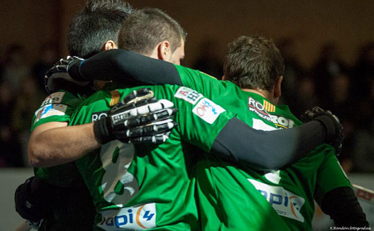 Els jugadors del Vilanova, celebrant un dels gols a Suïssa / X. Rondon