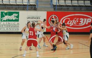 Intensitat al derbi femení entre el Samà B i el Sitges / CB Samà