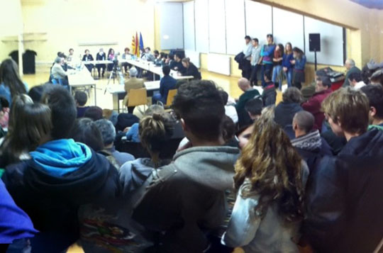 Manifestació dels joves al ple 