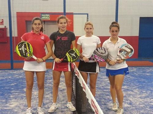 Laia Carratelà, amb la seva parella i les rivals de la final
