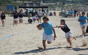 Imatge d'un partit  recent de rugbi platja