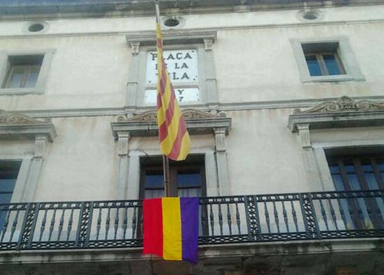 Bandera republicana al ajuntament de Vilanova