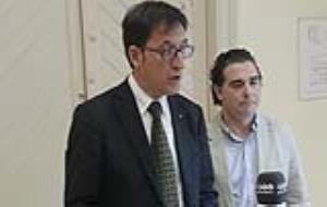 El director general, el vilanoví Xavier López, i el president del Consell Comarcal de l'Alt Penedès, durant la roda de premsa