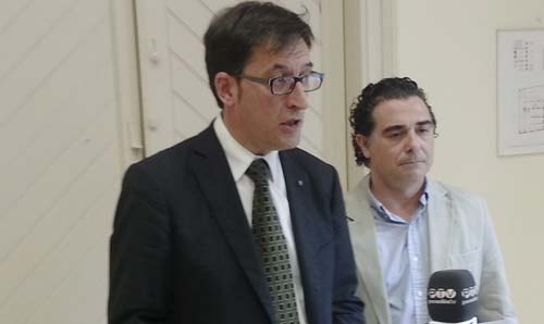 El director general, el vilanoví Xavier López, i el president del Consell Comarcal de l'Alt Penedès, durant la roda de premsa