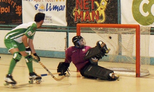 El Calafell, marcant un dels seus tres gols del partit davant el Lloret