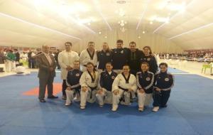 Imatge de grup dels esportistes vilanovins, a Orpesa