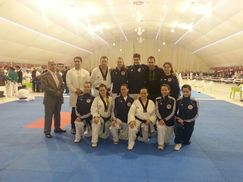 Imatge de grup dels esportistes vilanovins, a Orpesa