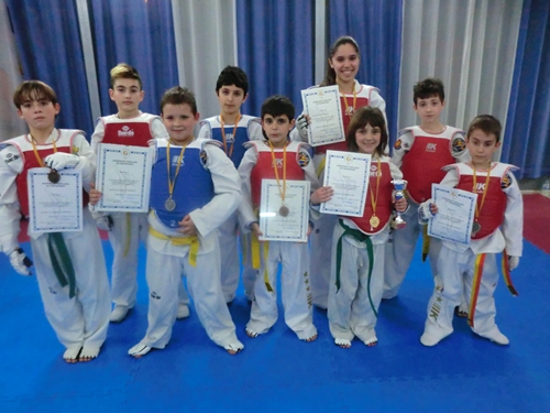 L'equip cunitenc, amb les medalles aconseguides