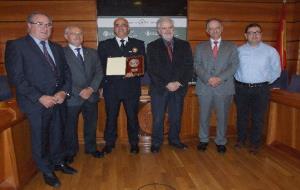 Ajuntament del Vendrell. Condecoren l'inspector de la policia local del Vendrell per la seva tasca contra el top manta