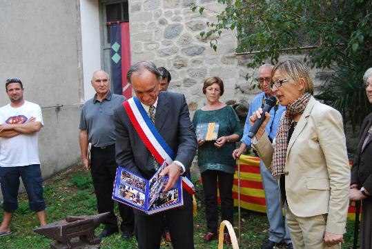 Ajuntament de Cubelles. Cubelles i Arles clausuren el 20è aniversari de l'agermanament