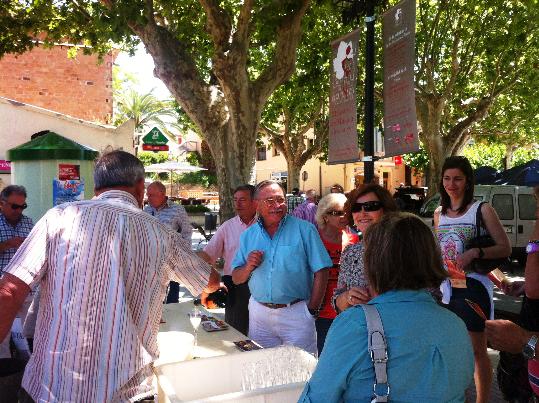 Turisme de Subirats. Degustació de Caves de Subirats i Préssec d'Ordal 'Música a les Vinyes' al Mercat del Préssec d'Ordal