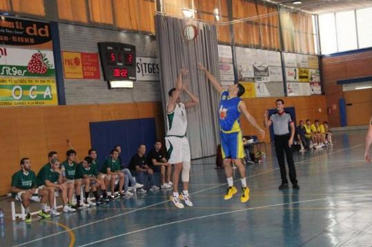 Cedida. Detall del partit del sènior B del Bàsquet Sitges