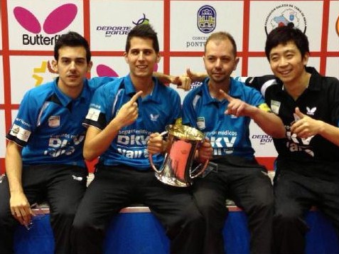 Els campions, amb la Copa a les seves mans
