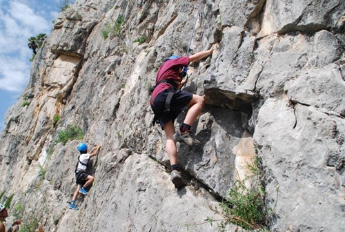 Imatge d'arxiu d'un grup d'escaladors a la comarca