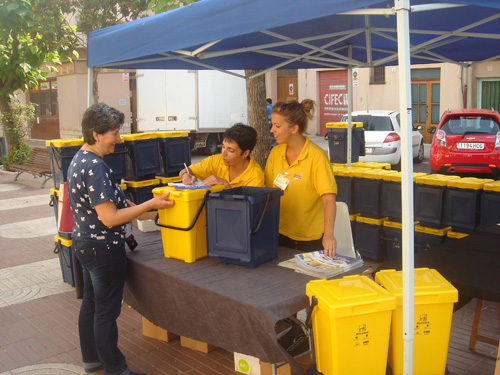 Repartiment dels nous cubells entre els veïns de lArboç. Foto: S. Sedó