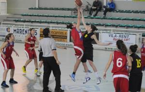 Salt inicial del partit del Femení, a les Casernes